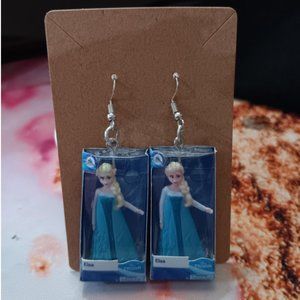 Cute unique frozen earrings featuring Elsa.